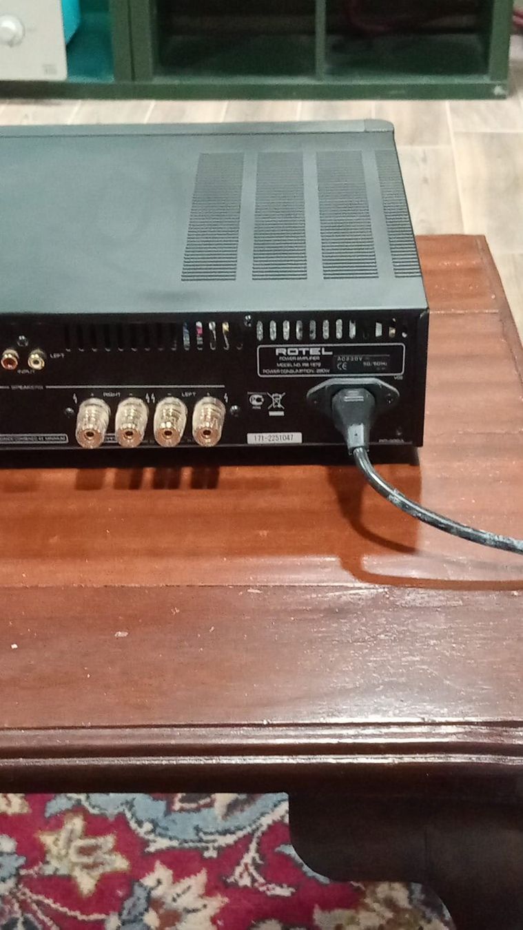 Rotel Amplificatori: High End Power Amplifier Rotel RB-1572 – Nuovo (secondo la descrizione) da St-Cergue venduto da per_6cx5 9