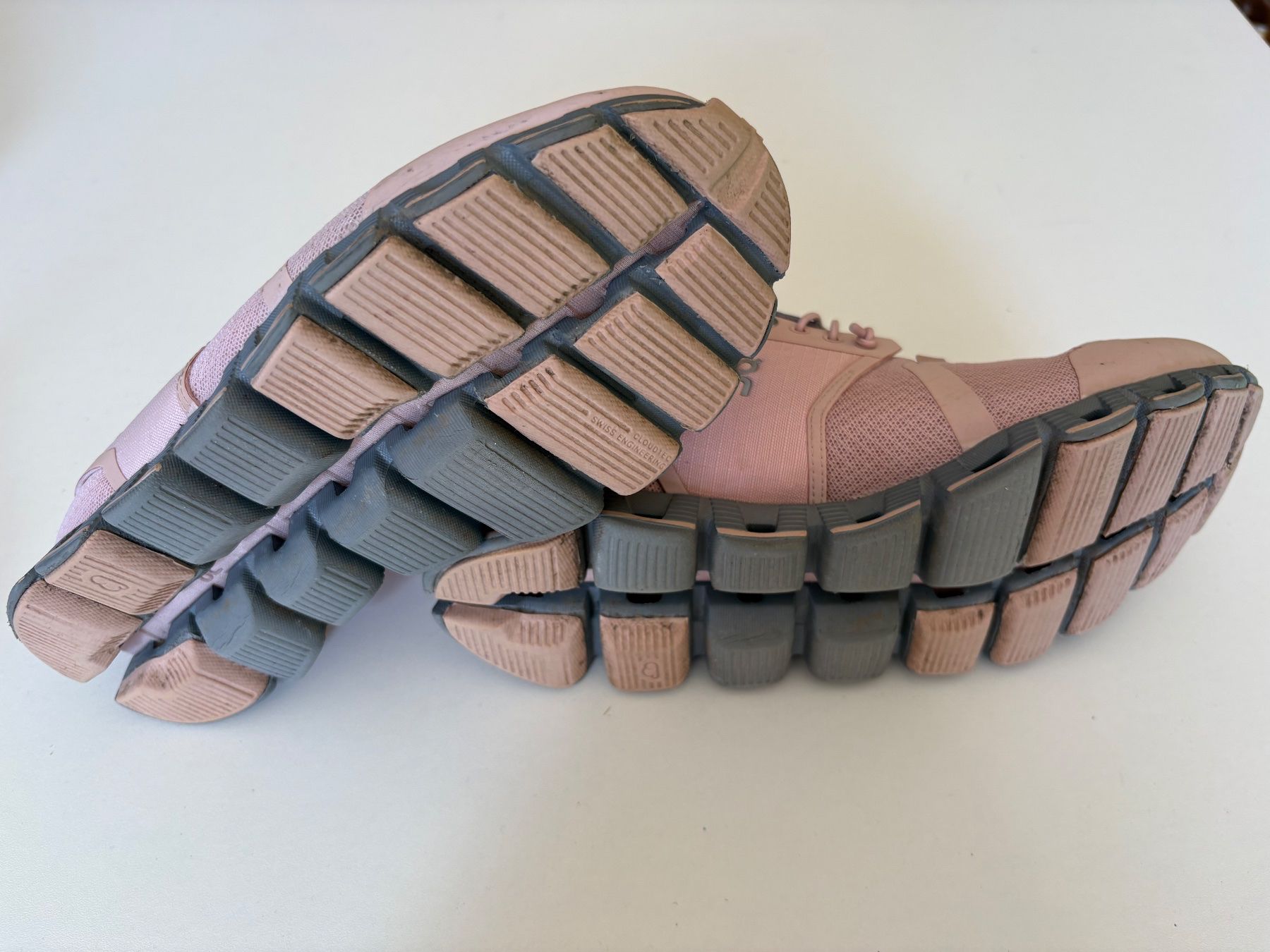 Scarpe da donna: On Cloud Schuhe Waterproof Gr. 37 – Usato da Lüscherz venduto da channad 2