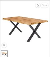 Massiver Esstisch aus vollem Holz mit Baumkante