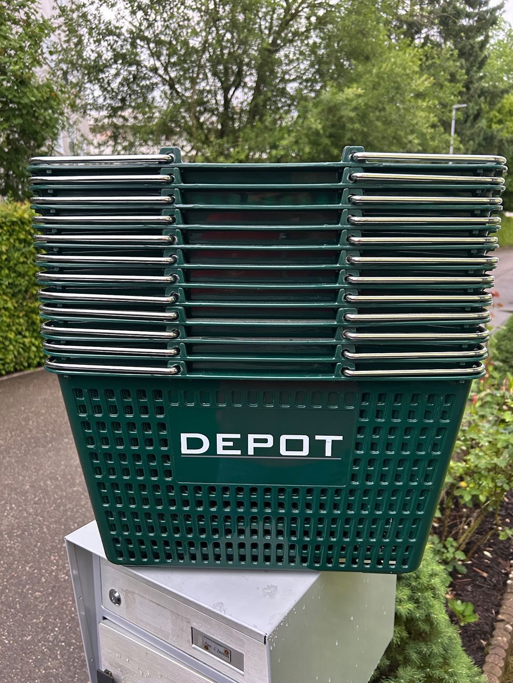 Sonstiges für Haushalt & Wohnen: Depot Einkaufskörbe, 40Stk., grün, neuwertig, Top Zustand – Gebraucht aus Gerlafingen von internacional 3