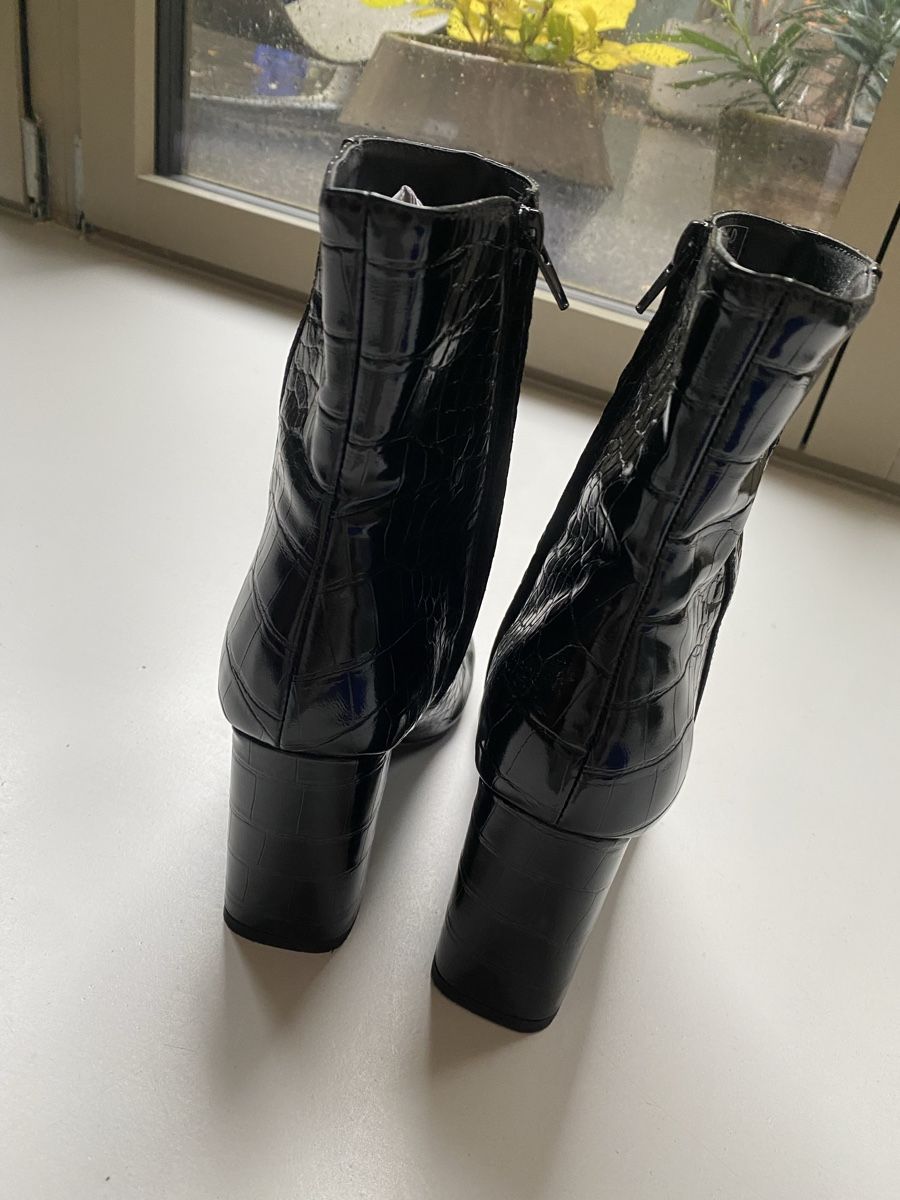 Damenschuhe: Schwarze Kroko-Stiefeletten Gr. 37 – Gebraucht aus Widen von juinl 3