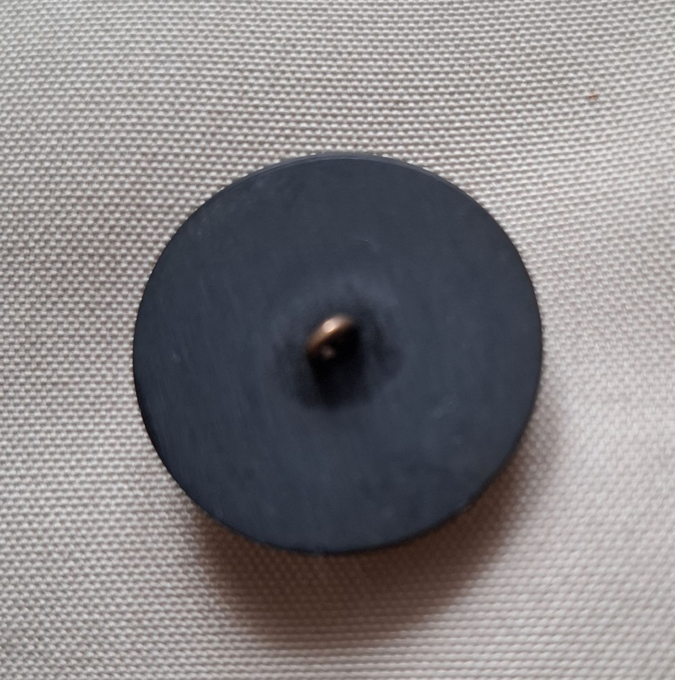 Bottoni: Schwarzer Knopf , 28 mm. – Usato da Dietikon venduto da Hirschkopf 1