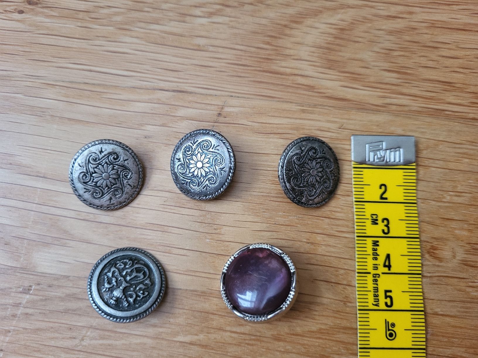 Knöpfe: 5 vintage Knöpfe -  bouton à coudre  – Gebraucht aus Zürich von sahaara01 2
