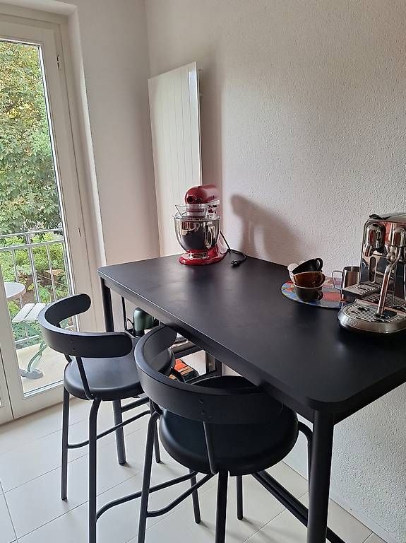 Ikea Tavoli: Bartisch mit zwei Hochstühlen – Usato da Luzern venduto da Lucretia.I