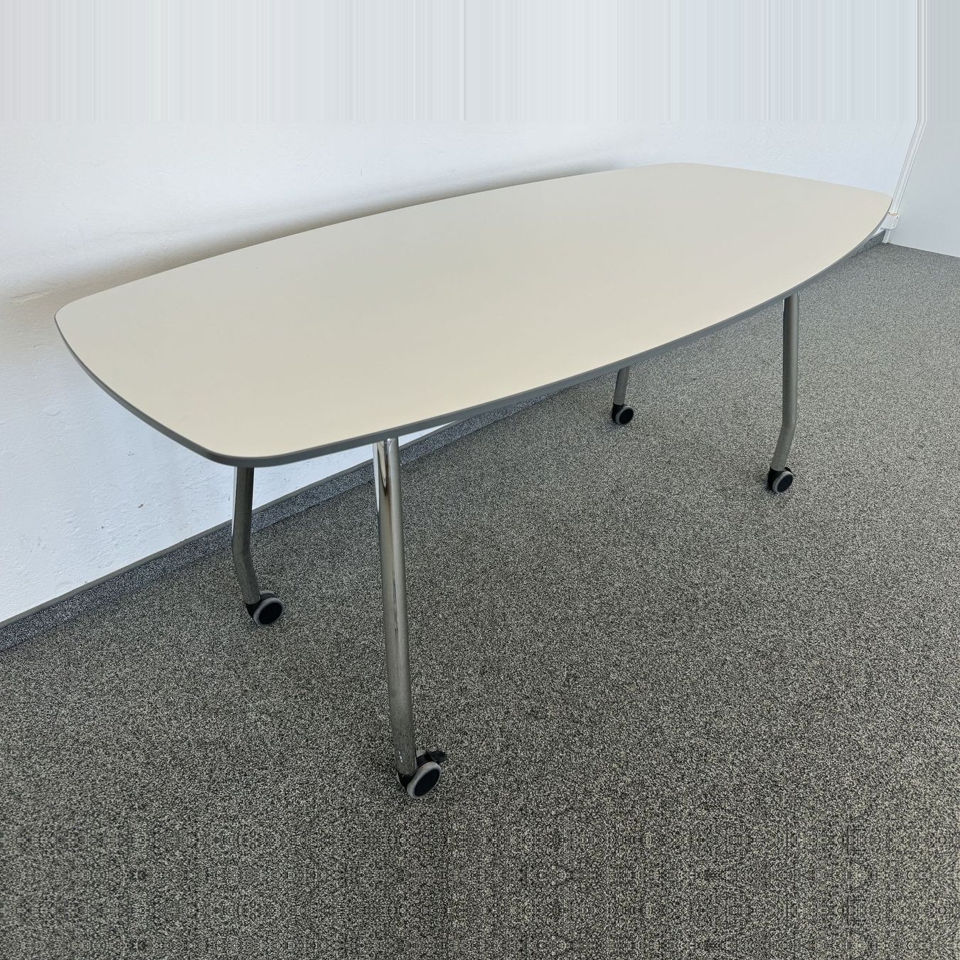 Lista Tavoli: Lista Office LO Motion Roll-Sitzungstisch – Usato da Schönenwerd venduto da mcofficeshop 1