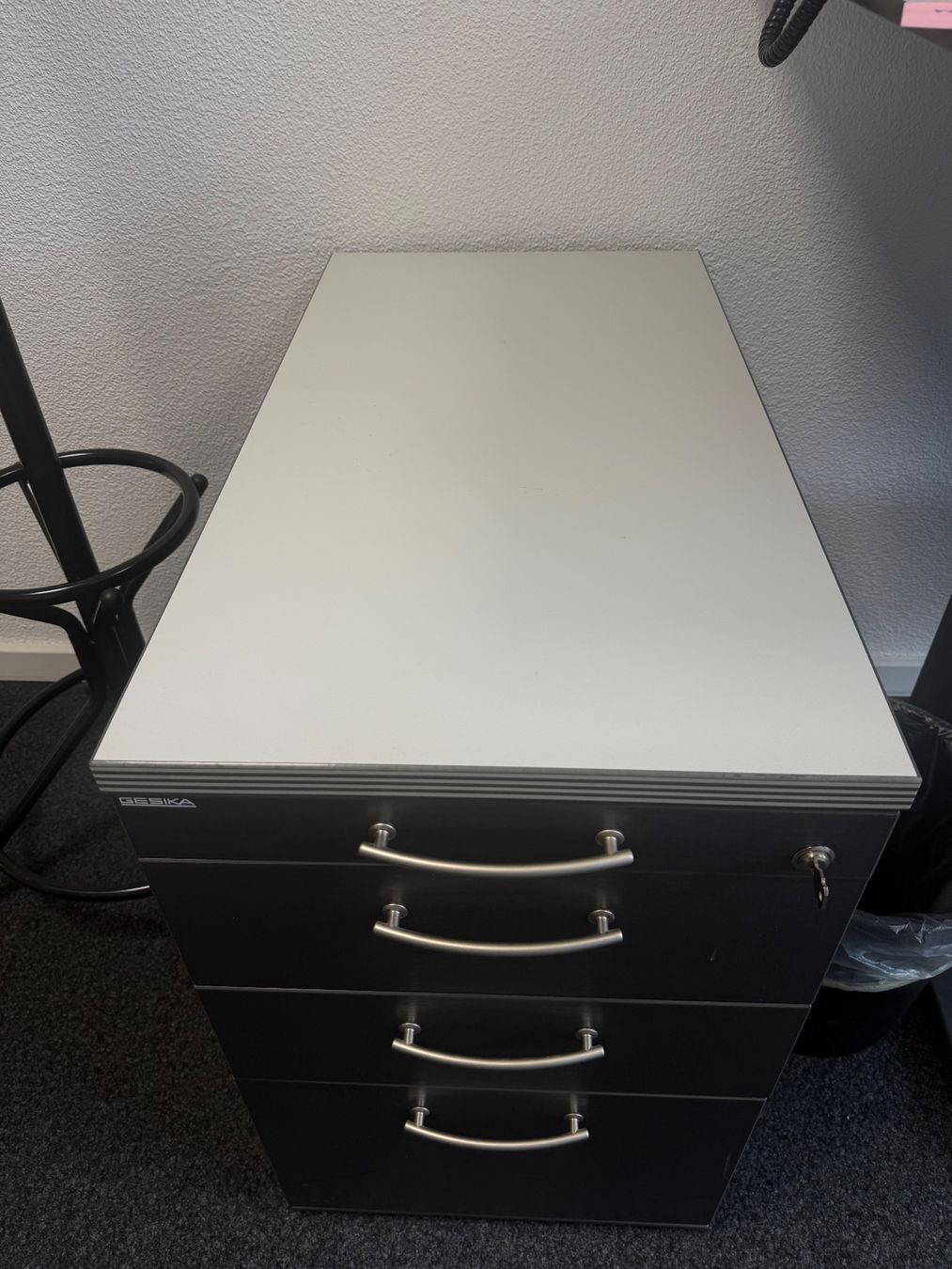 Schränke: Schrank – Gebraucht aus Zürich von off_7ktg