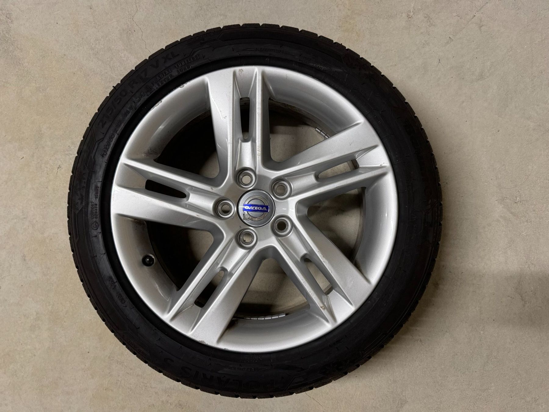 Volvo Pneus & Roues: Volvo original Winterräder 17" – D'occasion à Amsoldingen par 242GT 1