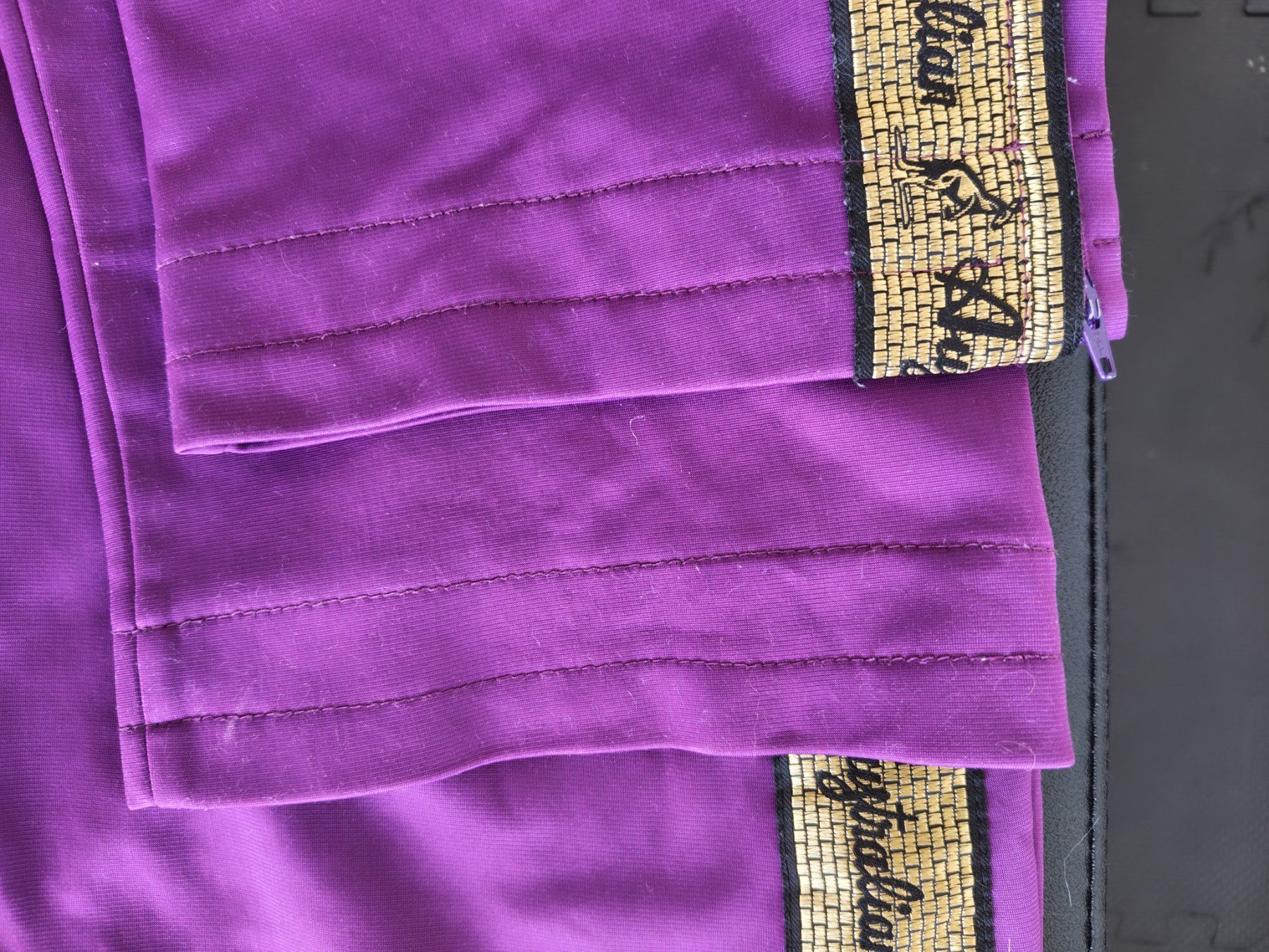 Pantaloni: Pantalon Australian Violet & doré – Usato da Plan-les-Ouates venduto da DALBAC 5
