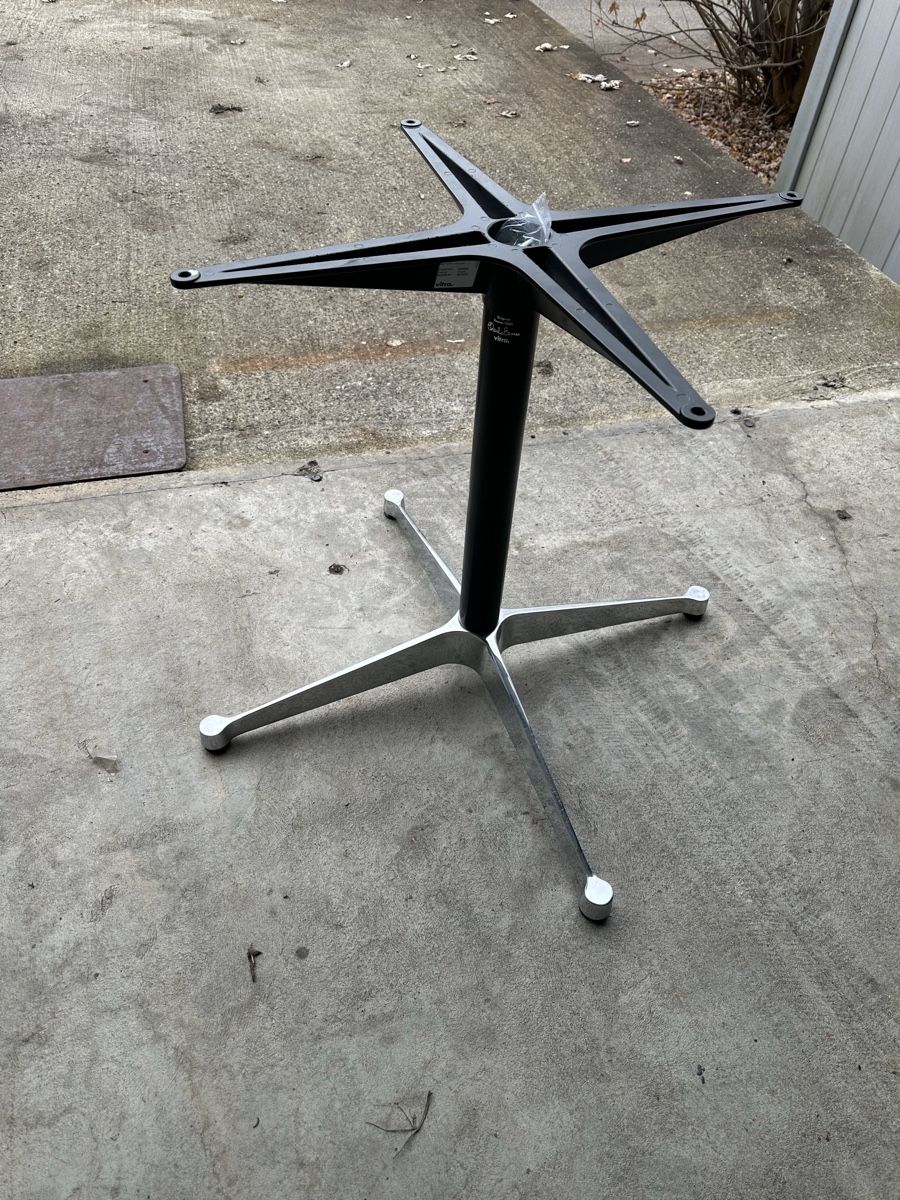 Altri mobili: Ray& Charles Eames, Vitra, Tischgestell, neu! – Nuovo (secondo la descrizione) da Starrkirch-Wil venduto da charlywatson 3