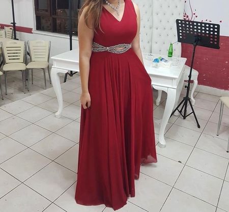 Traumhaftes Abenkleid bordeaux  in der Grösse 42