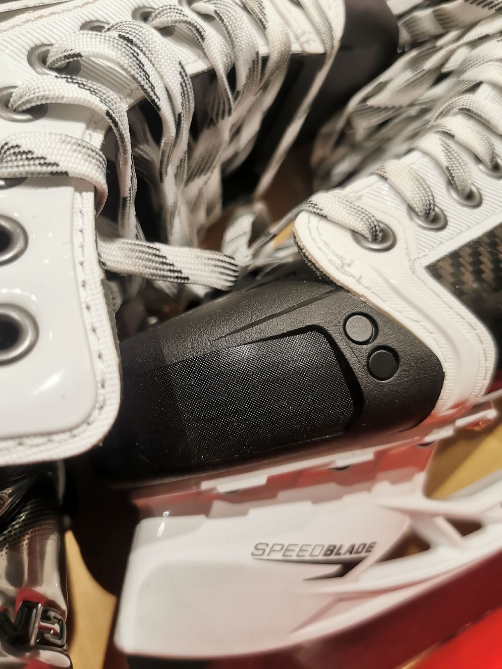 Ccm Pattini da ghiaccio: Brandneue CCM FT8 Pro white Profischlittschuh – Nuovo e nell'imballaggio originale da Niederuzwil venduto da Muzzi15 2