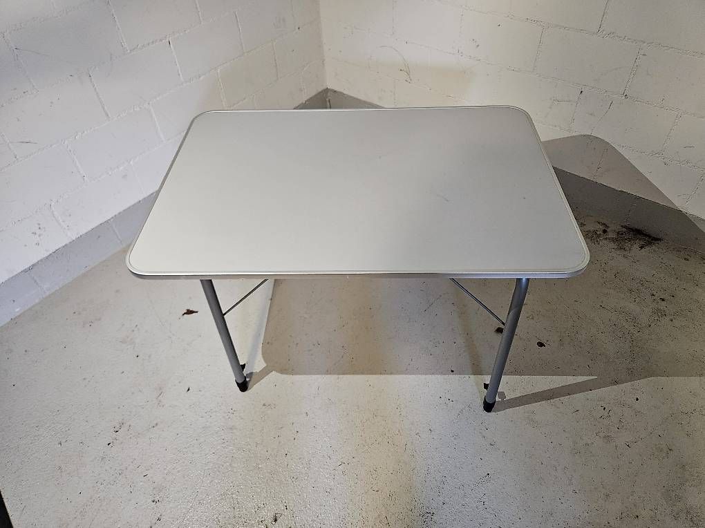 Tables: Camping Tisch – Neuf (Voir description) à Berikon par kat_bxc6