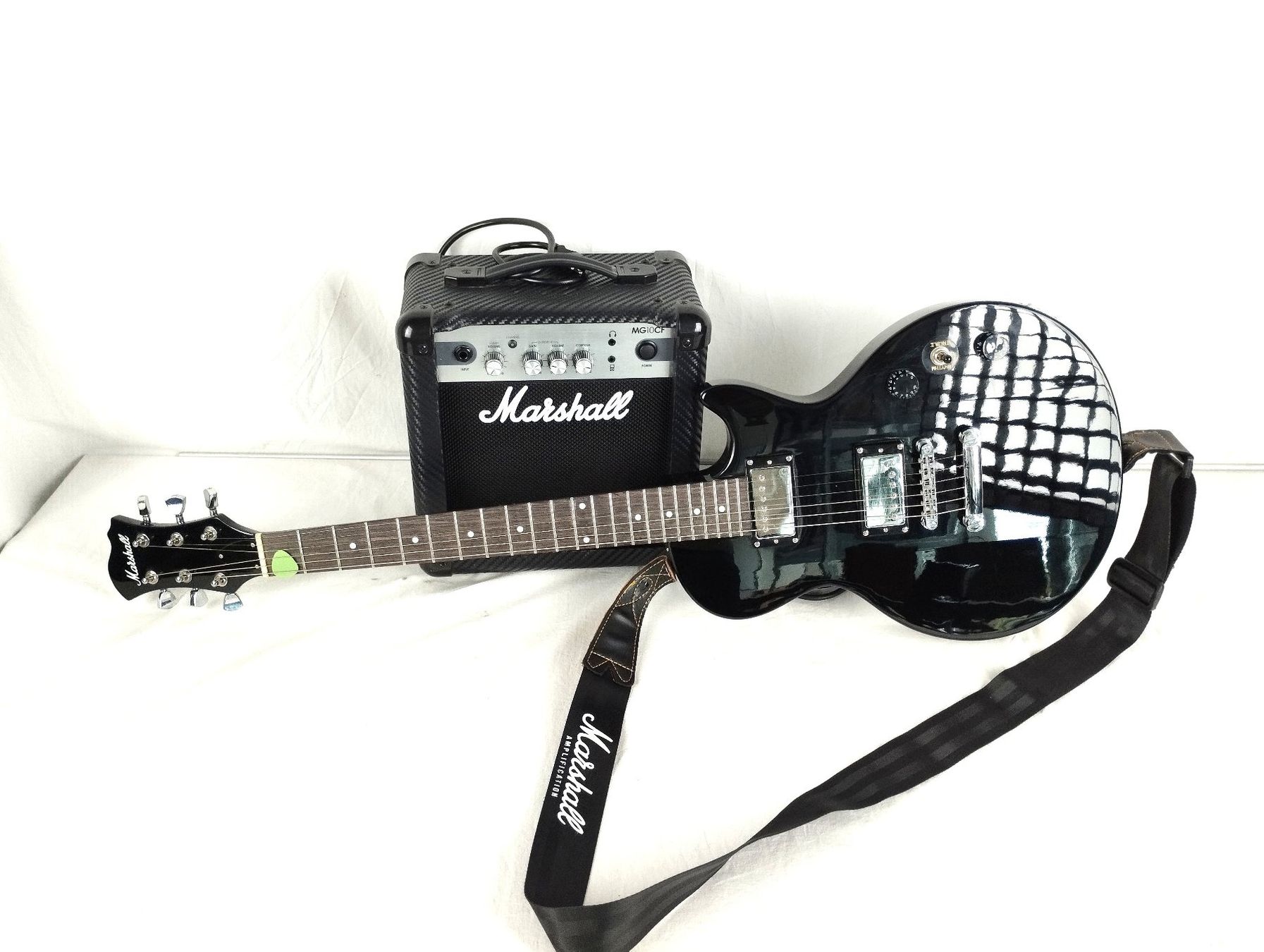 Marshall Instruments de musique: MARSHALL E-Gitarre und Verstärker – D'occasion à Schübelbach par Restwert_Schubelbach 1