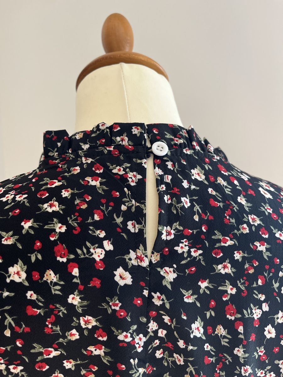 Shein Camicette: Blüsli mit Blumenmuster und Stehkragen – Nuovo (secondo la descrizione) da Killwangen venduto da 2001wein 3