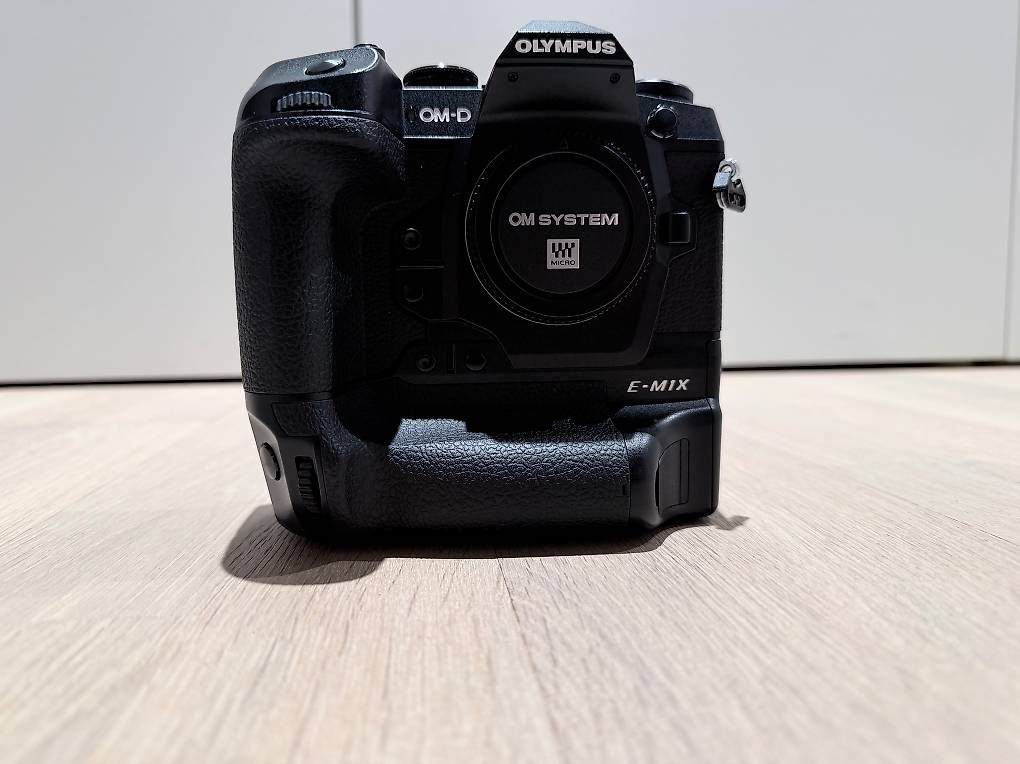 Olympus Fotocamera: Olympus OM-D-E M1X MFT Profi Kamera - nur Body – Usato da Winkel venduto da danbischof