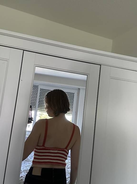 Tops: ROT- UND CREMEFARBENES HÄKEL-CROP-TOP – Gebraucht aus Zürich von cla_l2t2 1