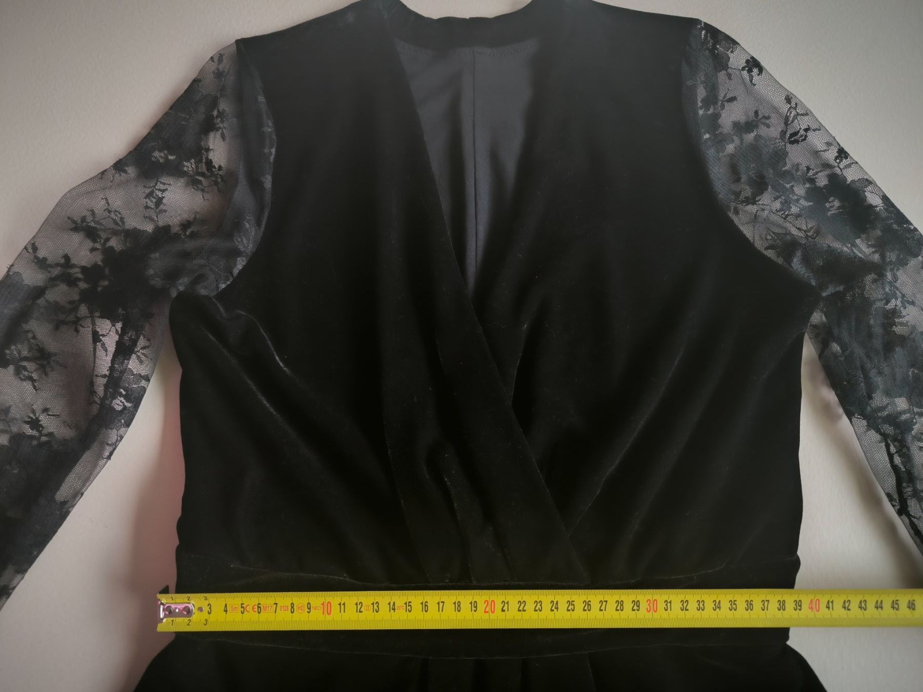 Robes: Wunderschönes schwarzes Samtkleid EU 40 – D'occasion à Wallisellen par C_DM 3