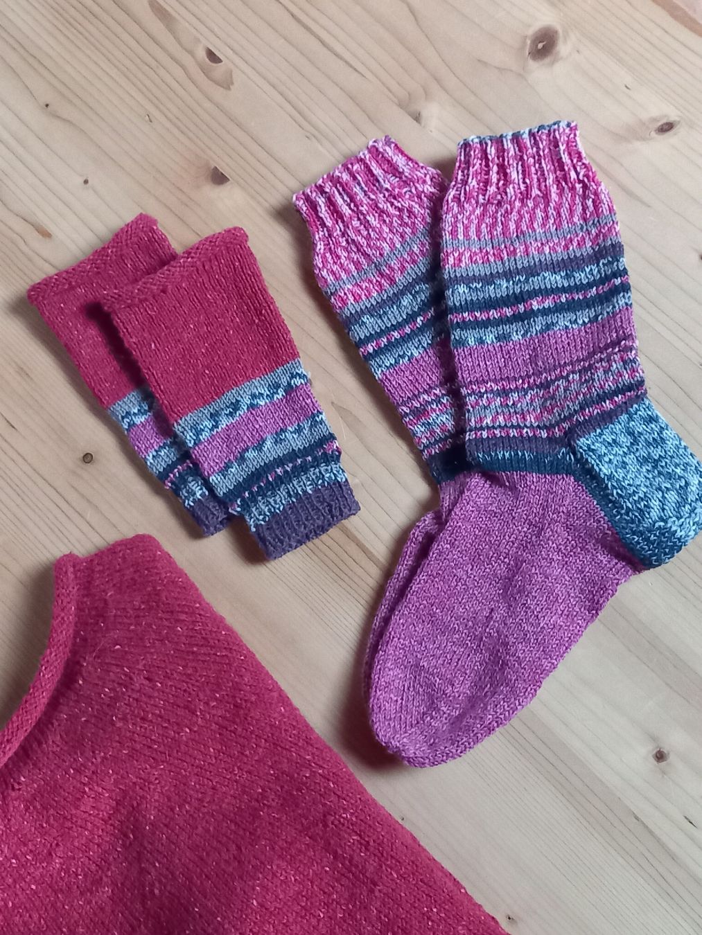 Maglioni & Felpe: Handgestrickt, Tweed Pullover, Socken, Stulpen – Nuovo (secondo la descrizione) da Näfels venduto da gil_sindamel 4