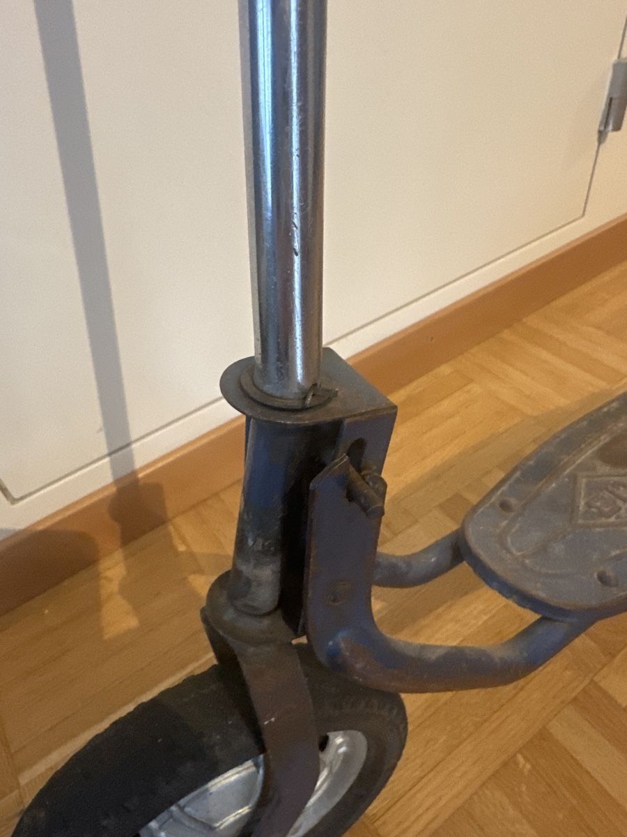 Tutte le decorazioni: Antikes Trottinett MG klappbar – Usato da Riedikon venduto da Torino99 3