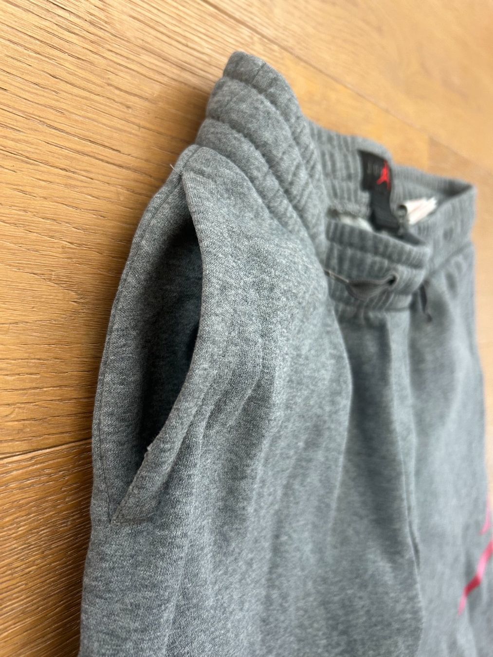 Jordan Pantaloni: Kinder- Trainerhose grau JORDAN 152/158 – Usato da Grub AR venduto da DukeStatham 1
