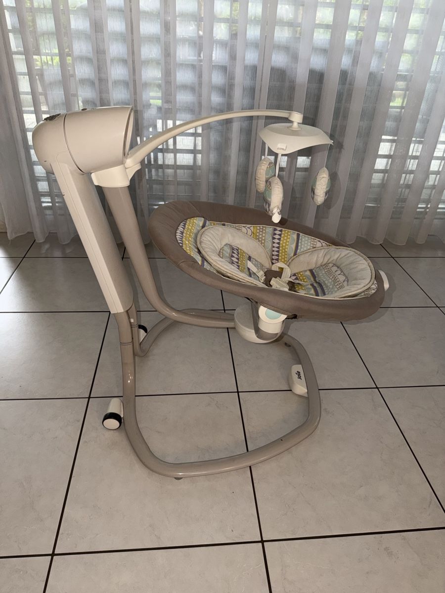 Joie Altre altalene da giardino: Joie elektrische Babyschaukel – Usato da Aarwangen venduto da Oberaargau_49
