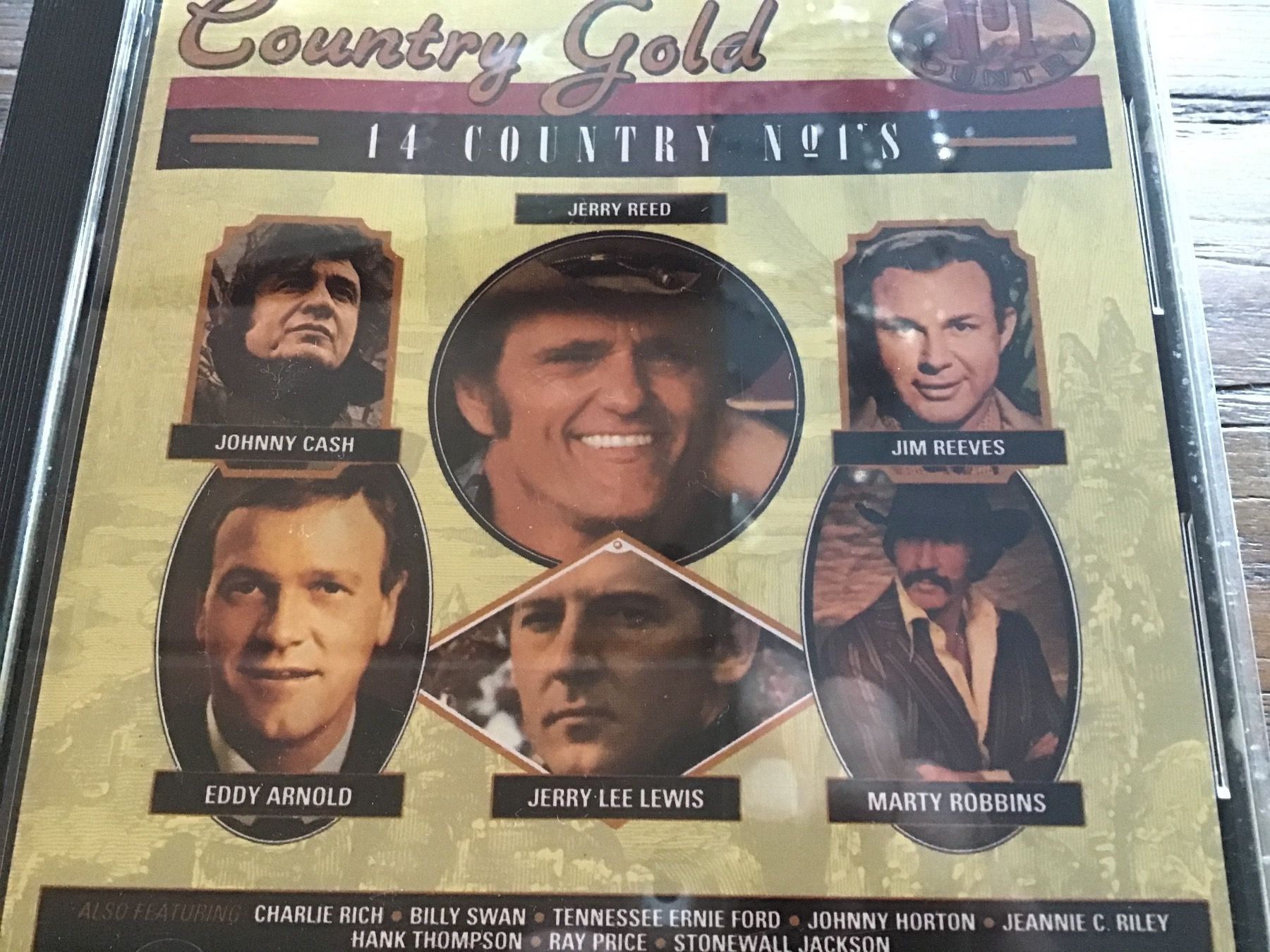 CD: Country Gold – Usato da Thierachern venduto da sweden08