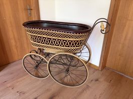 Antiker Kinderwagen