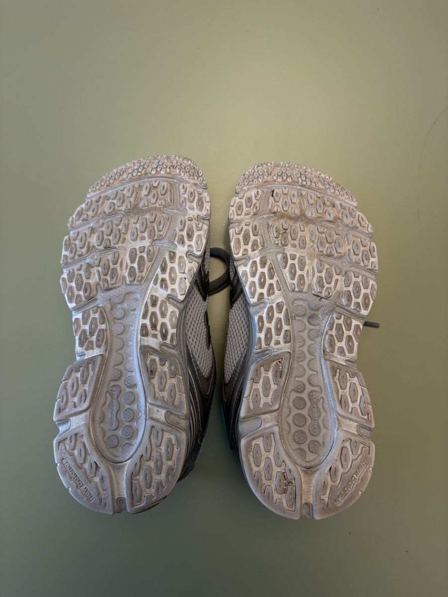 New Balance Damenschuhe: New Balance 408 Silver Metallic – Gebraucht aus Zürich von shoshukha 2