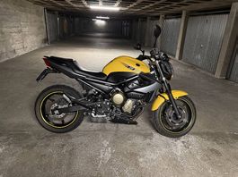 Yamaha XJ6 