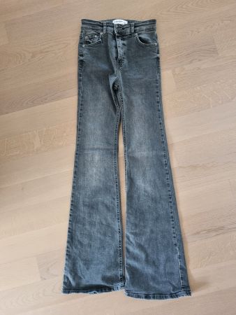 High-Waist-Flared Jeans von Pull&Bear in Gr. 34