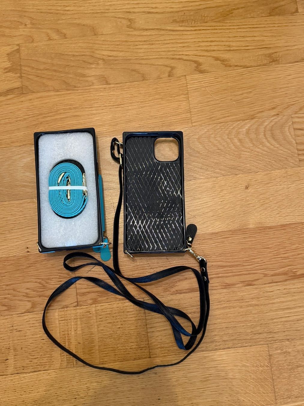 Cover & Protezioni schermo: 2 Hüllen für iPhone 14 – Usato da Bülach venduto da Murmy 1