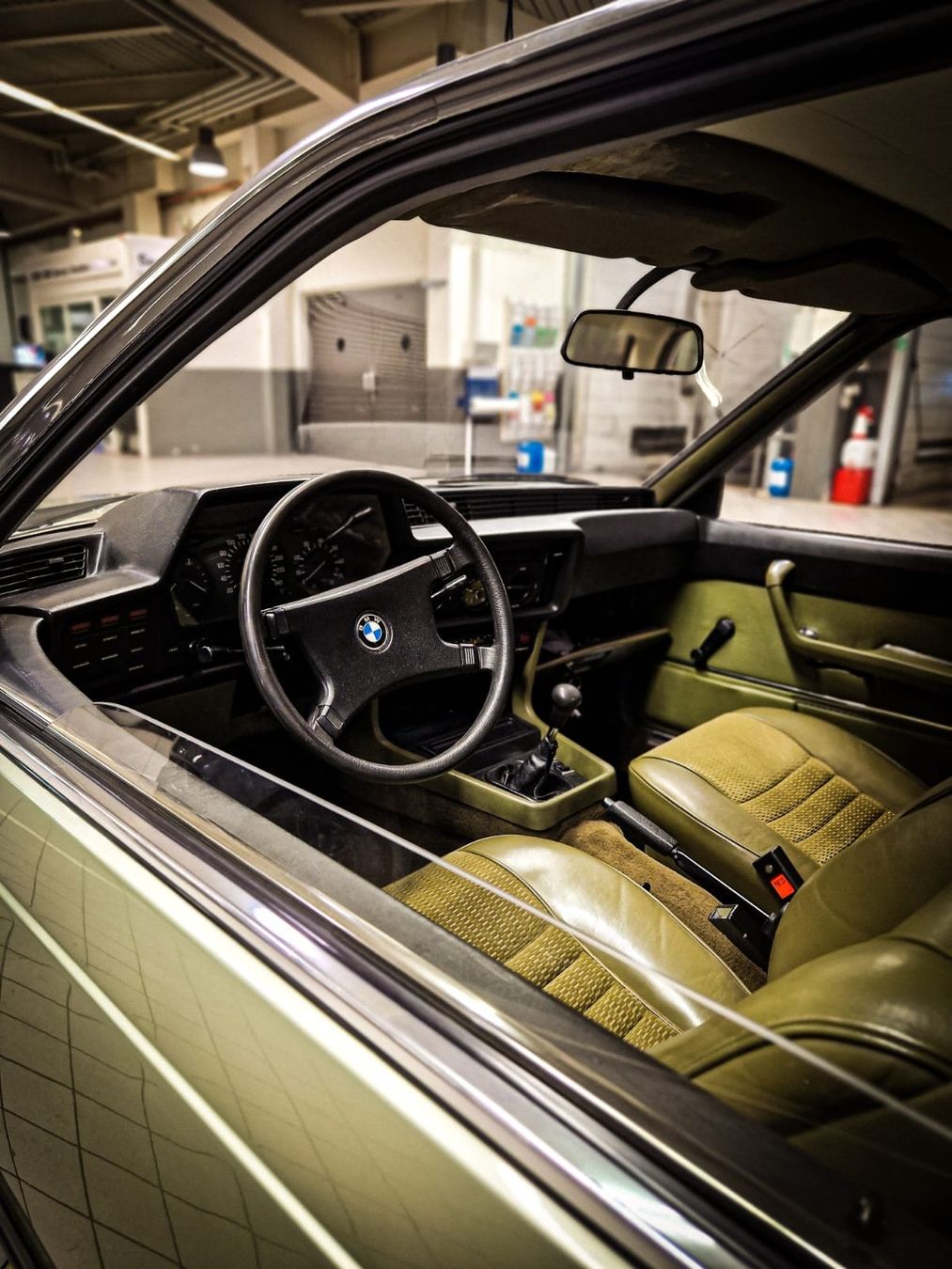BMW Automobili: BMW 630 CS E24 Resedagrün Veteran Oldtimer Antik – Usato da Bubikon venduto da Cila_versand 1