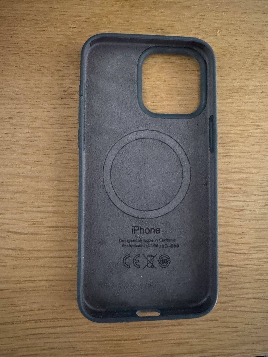 Apple Covers & Schutzfolien: iPhone 15 Pro Hülle grau – Gebraucht aus Nussbaumen AG von jan.exc 1