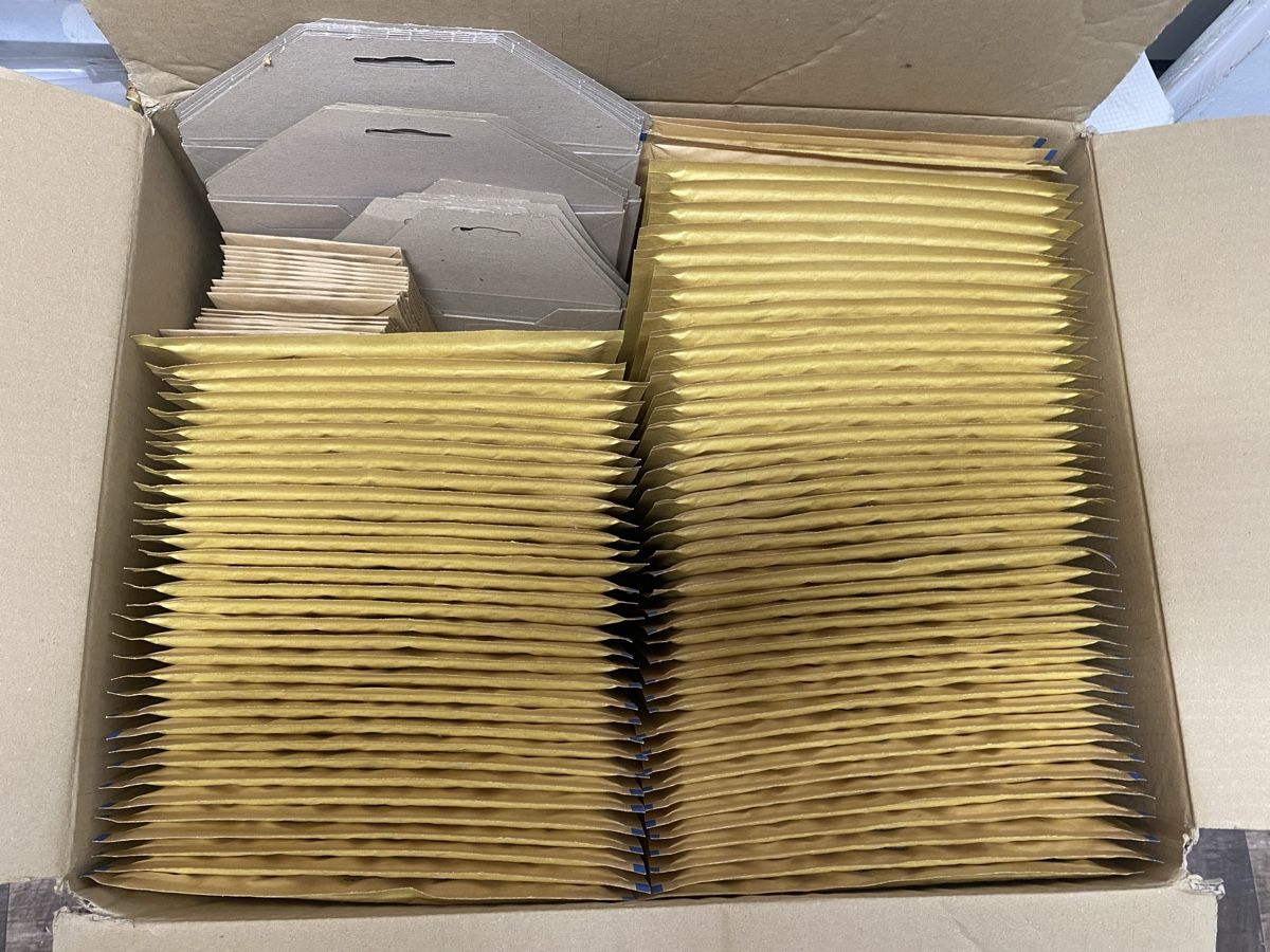 Buste & buste per spedizione: Briefe gepolstert NEU 35x25cm – Nuovo (secondo la descrizione) da Seewen SZ venduto da shaky01