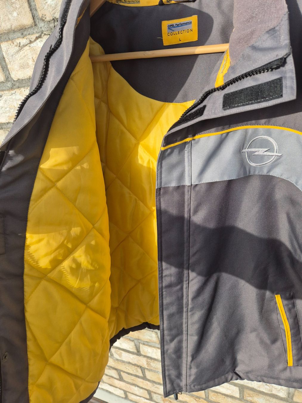 Giacche: Opel Performance Collection Jacke, Grau/Gelb, Gr. L - Top – Nuovo (secondo la descrizione) da Bassersdorf venduto da retrolab 5