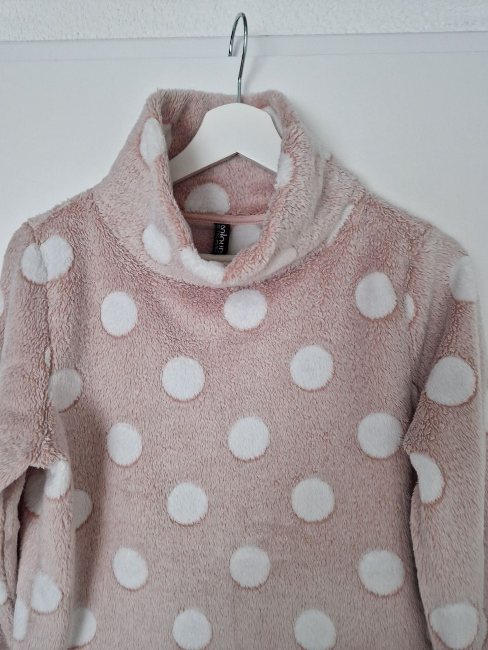 Negligees & Pyjamas: Pyjama Shirt / Plüschpyjamas – Gebraucht aus Bülach von Recherchieren 2