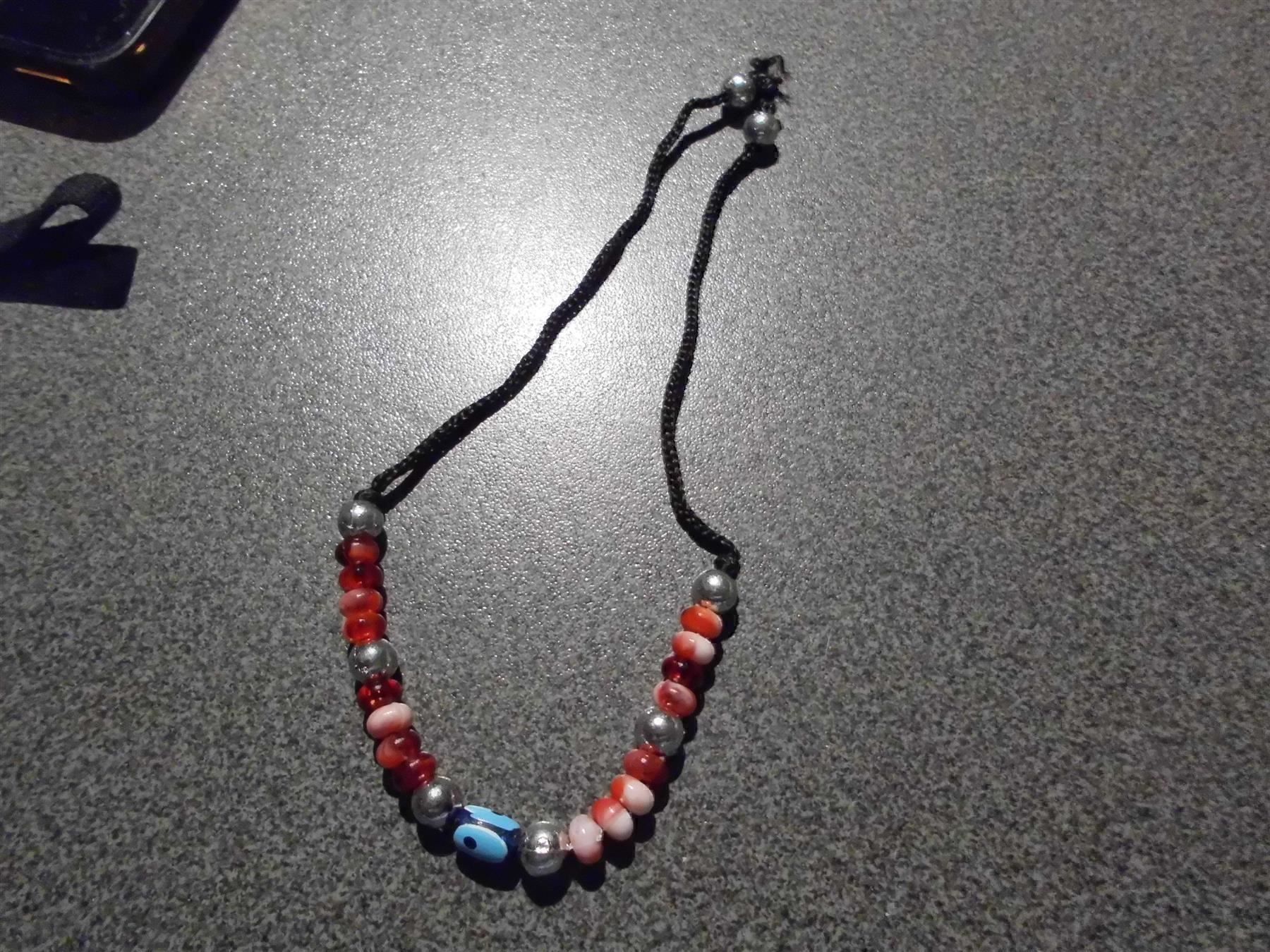 Bracciali & Braccialetti: Bändeli rot/rosa/silbrige Perlen – Usato da Zürich venduto da Motzkuh