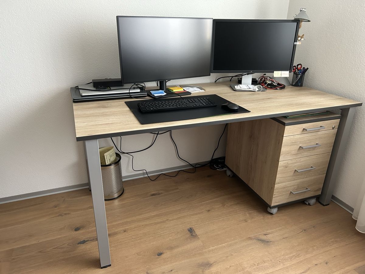 Schreibtisch inkl. Rollcontainer (Neu (gemäss Beschreibung)) in St ...