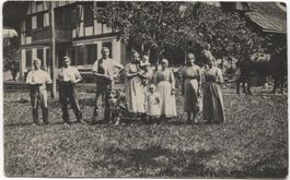 Landwirtschaft/Bauernfamilie mit Hund 1920 BE?