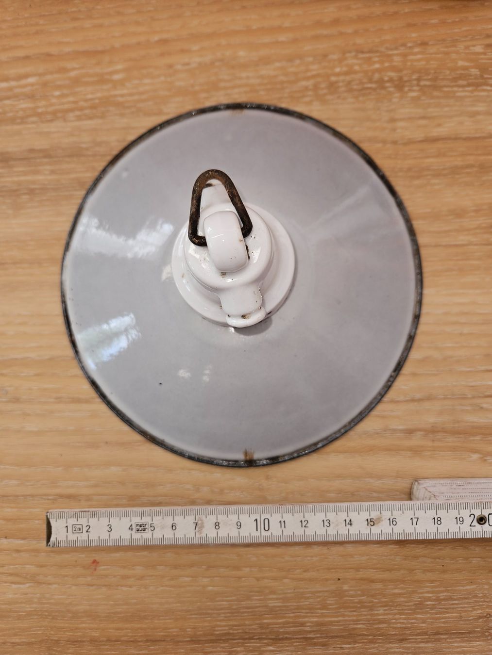 Lampade: Antike Stall-Lampe Deckenlampe (emailliert) – Usato da Münchwilen AG venduto da pel_y9jx