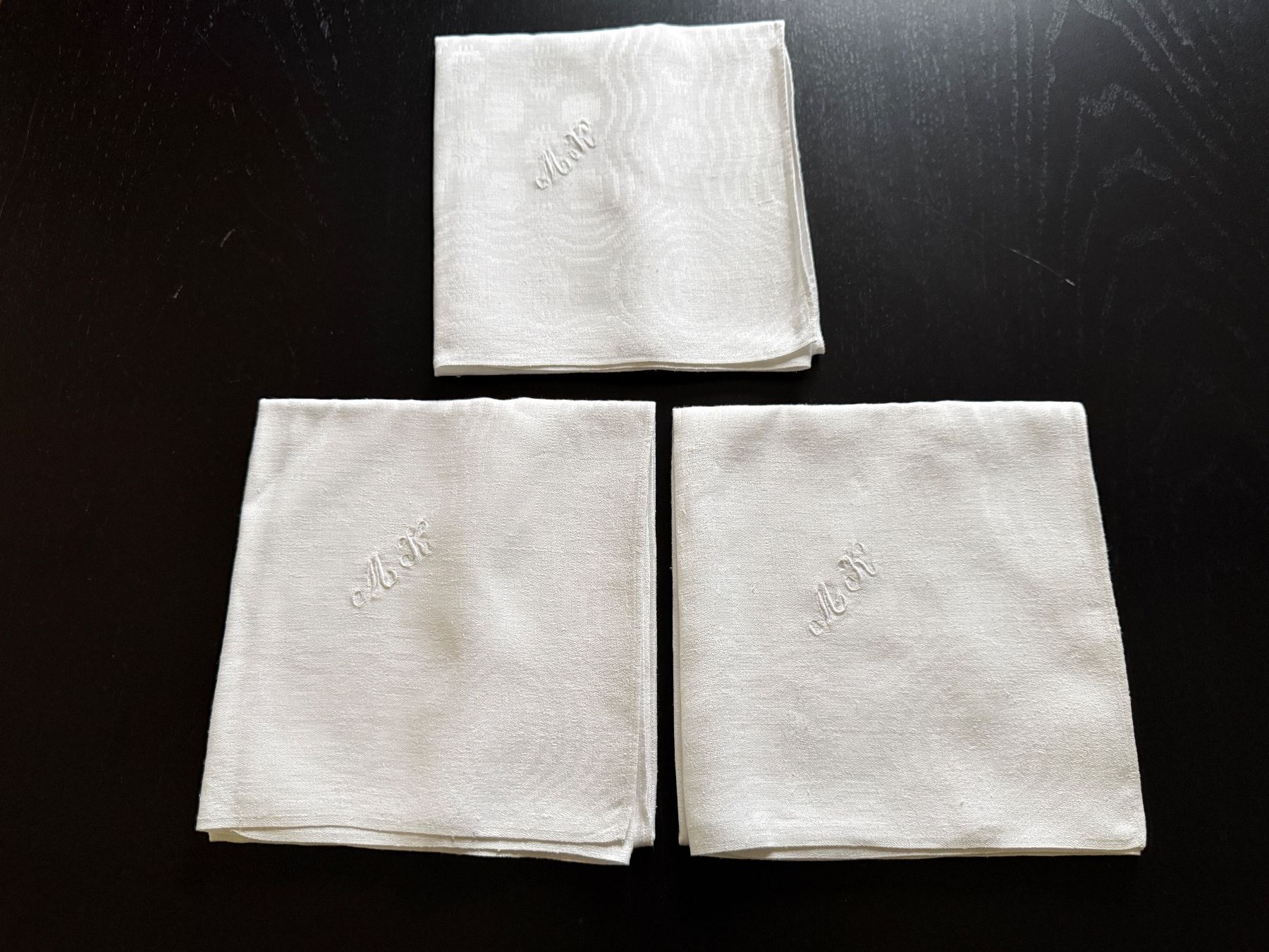 Tovaglioli: 3er Set Vintage Stoffservietten, Weiss mit Monogramm MK – Usato da Erstfeld venduto da Mario_boe0