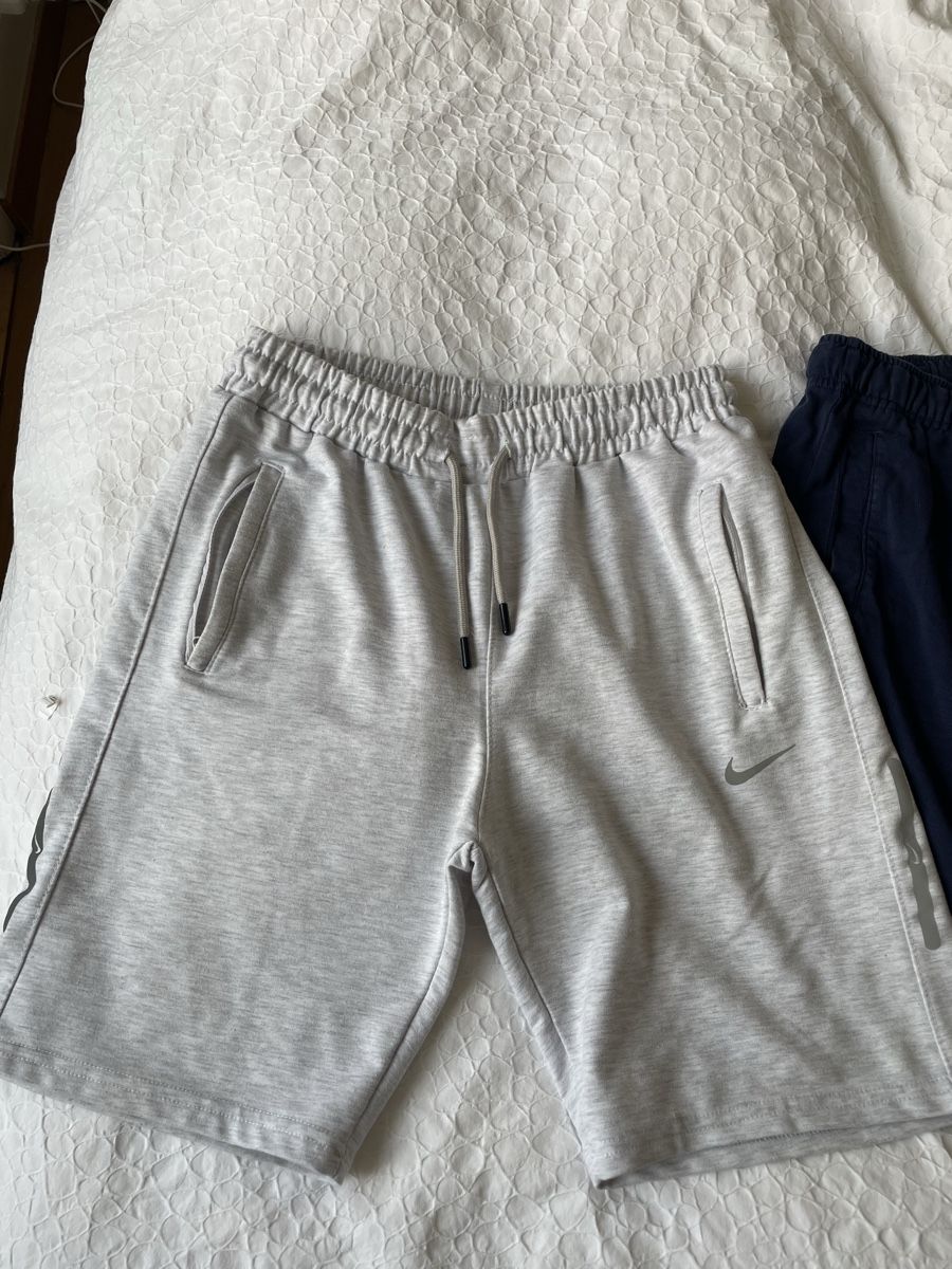 Nike Pantaloni: 3 Nike Shorts, drei Farben – Usato da Bern venduto da pesche789 1