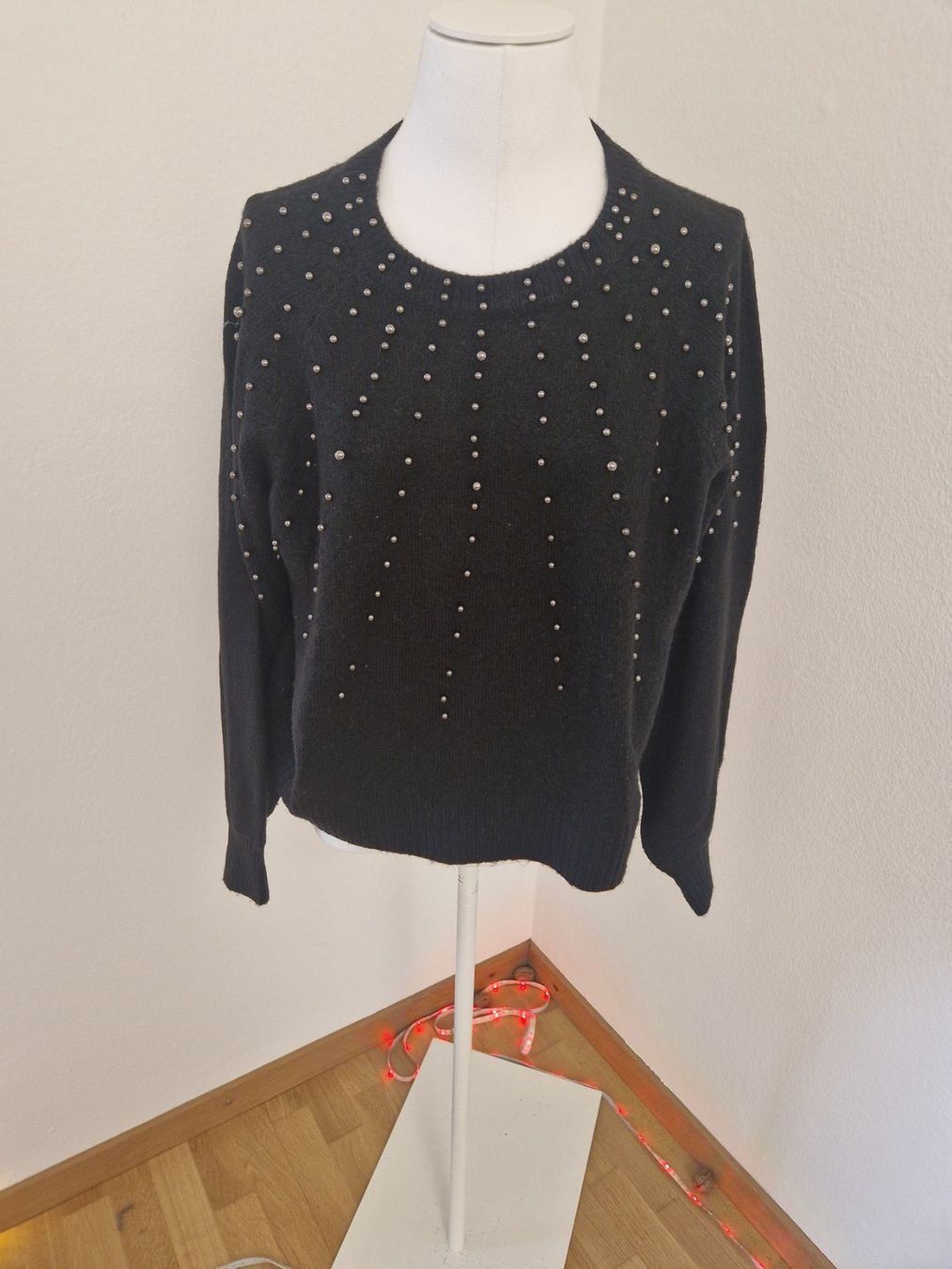Maglioni & Felpe: Schwarzer Festpullover mit perlen - Gr. M - top Zustand – Nuovo (secondo la descrizione) da Glattbrugg venduto da hap_8w8v