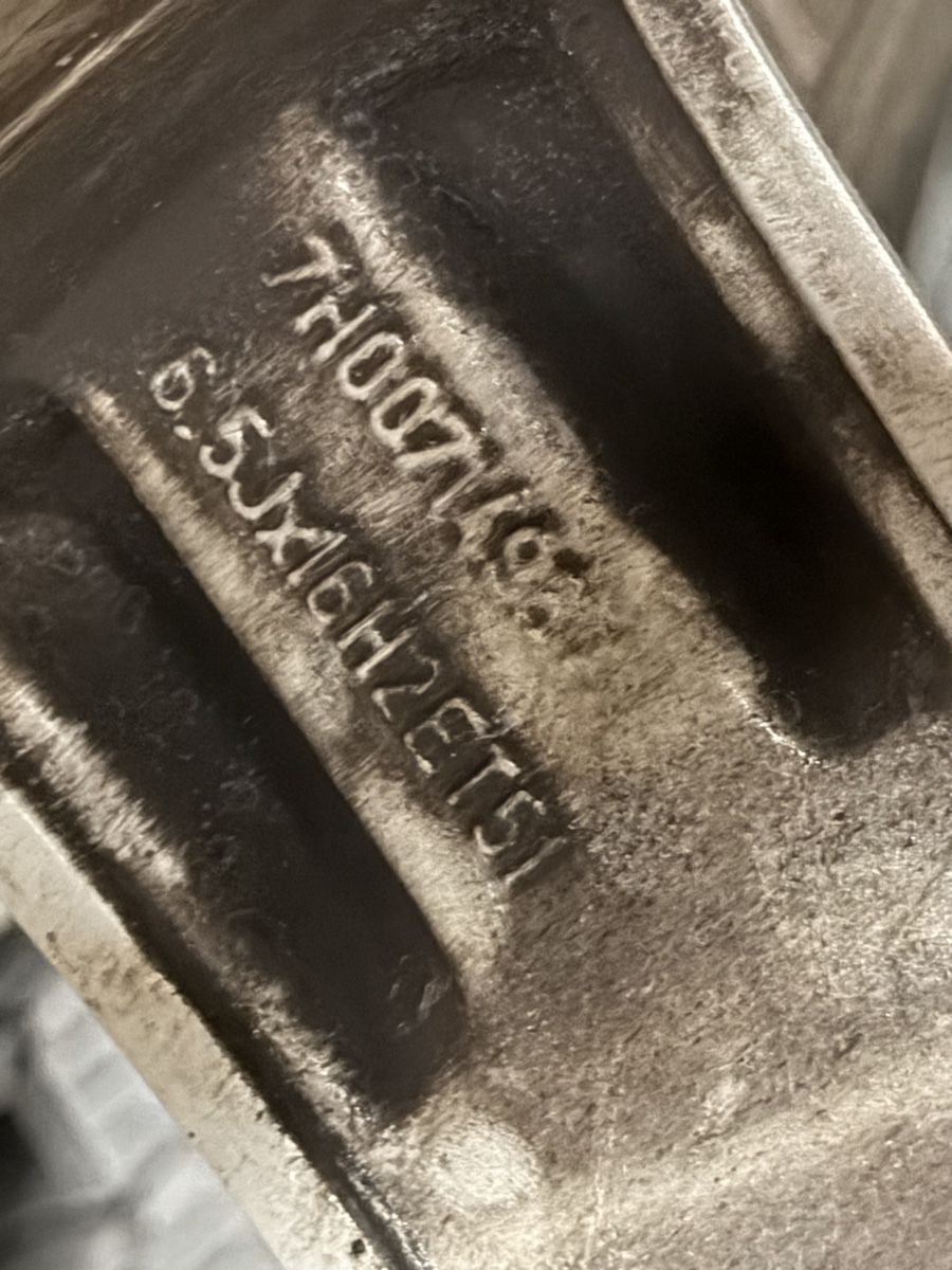 Volkswagen Pneumatici & Ruote complete: VW T5 T6 Winterräder – Usato da Täuffelen venduto da ASLAG 5