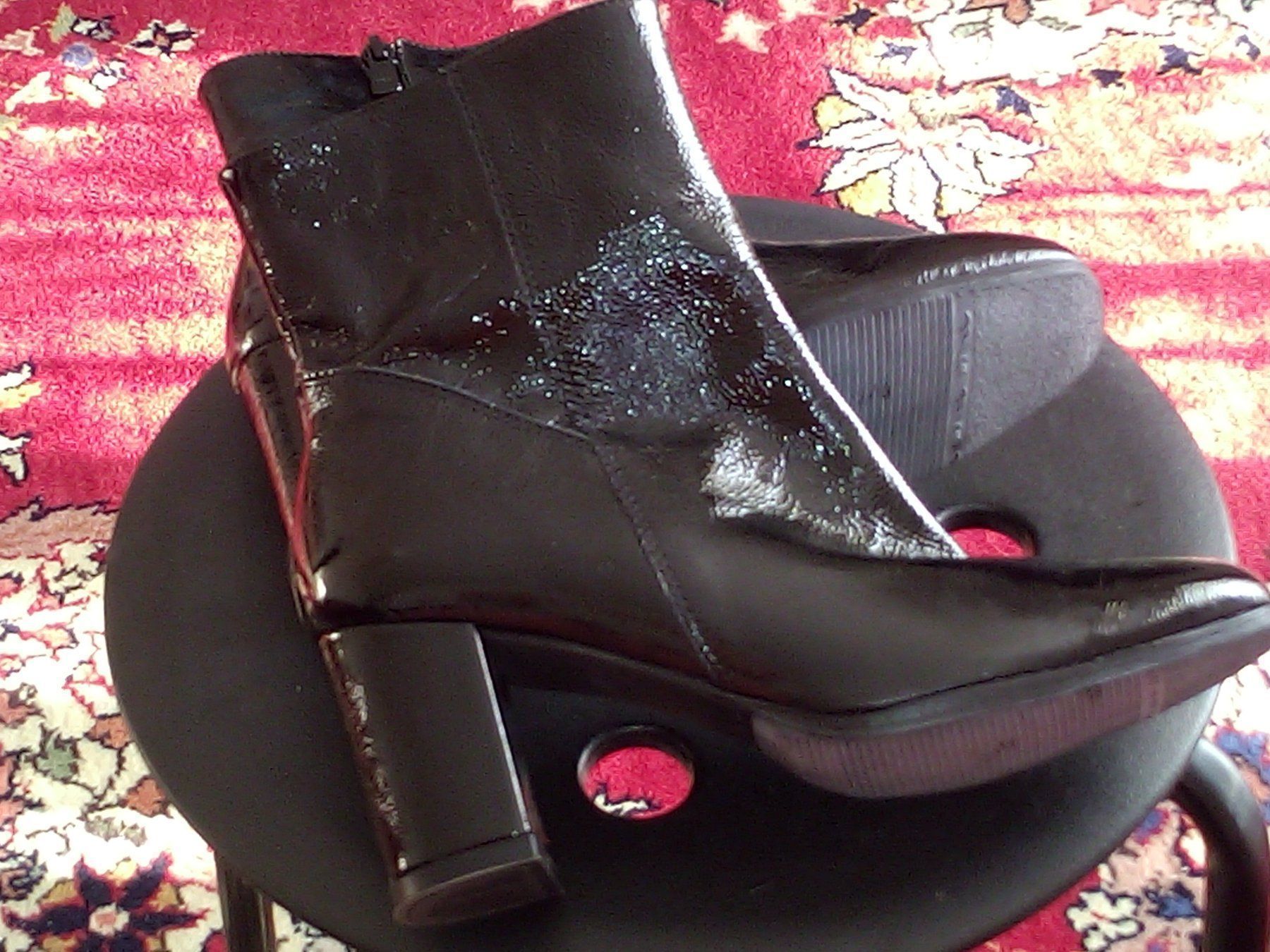 Scarpe da donna: Schwarze Lacklederstiefelette Grösse 37 – Usato da Zürich venduto da Mitzi6 3