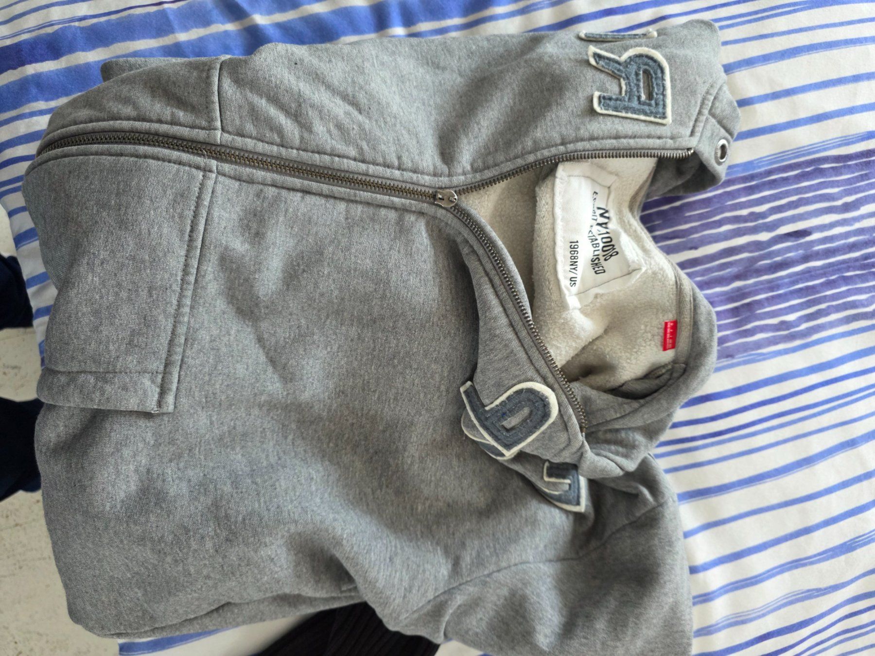 Maglioni & Felpe: 8 Pullover meistens Grösse L/XL – Usato da Ersigen venduto da janinabuetikofer 1