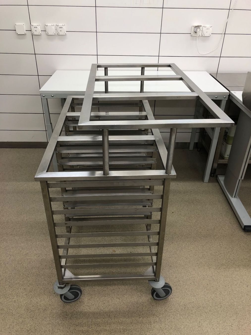 Elettrodomestici da cucina: Ausgabewagen Kaltspeisen – Usato da Zofingen venduto da kartengeheimniss 5
