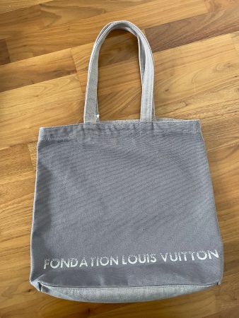Fondation Louis Vuitton Tote Bag