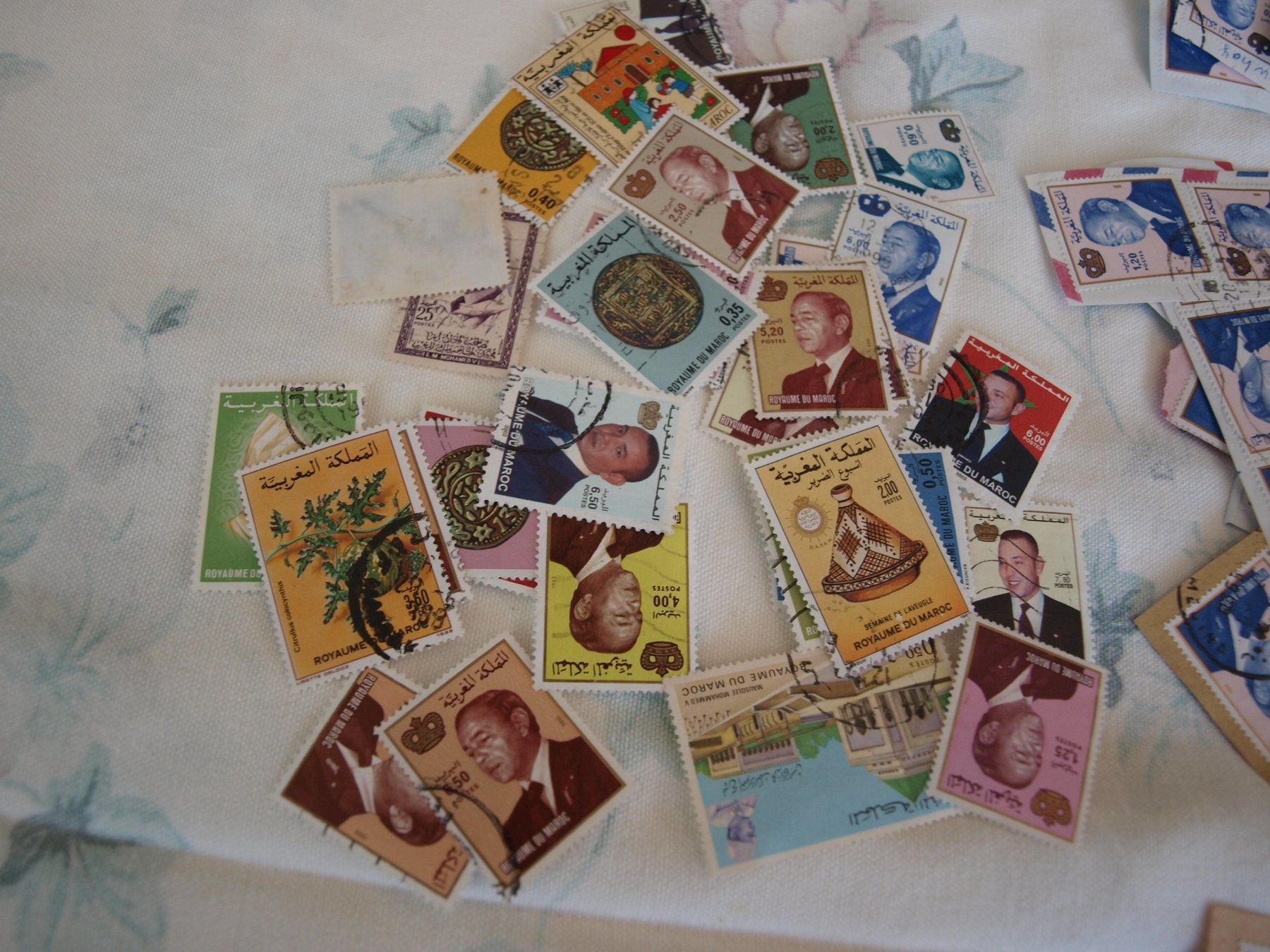 Alle Briefmarken: Maroco  ca 100 Marken . mit Papier + Abgelöst – Gebraucht aus Aarau von Marcele0 4