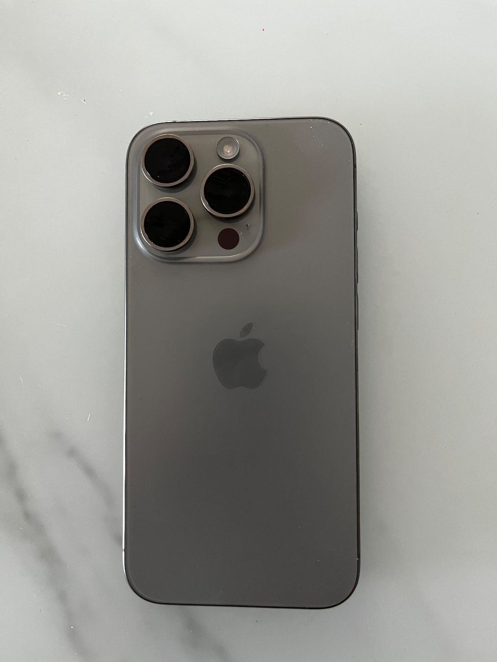 Apple Telefoni cellulari / Smartphones: iPhone 15 Pro - Top Akku 96% – Usato da Baden venduto da jes_hr26 1